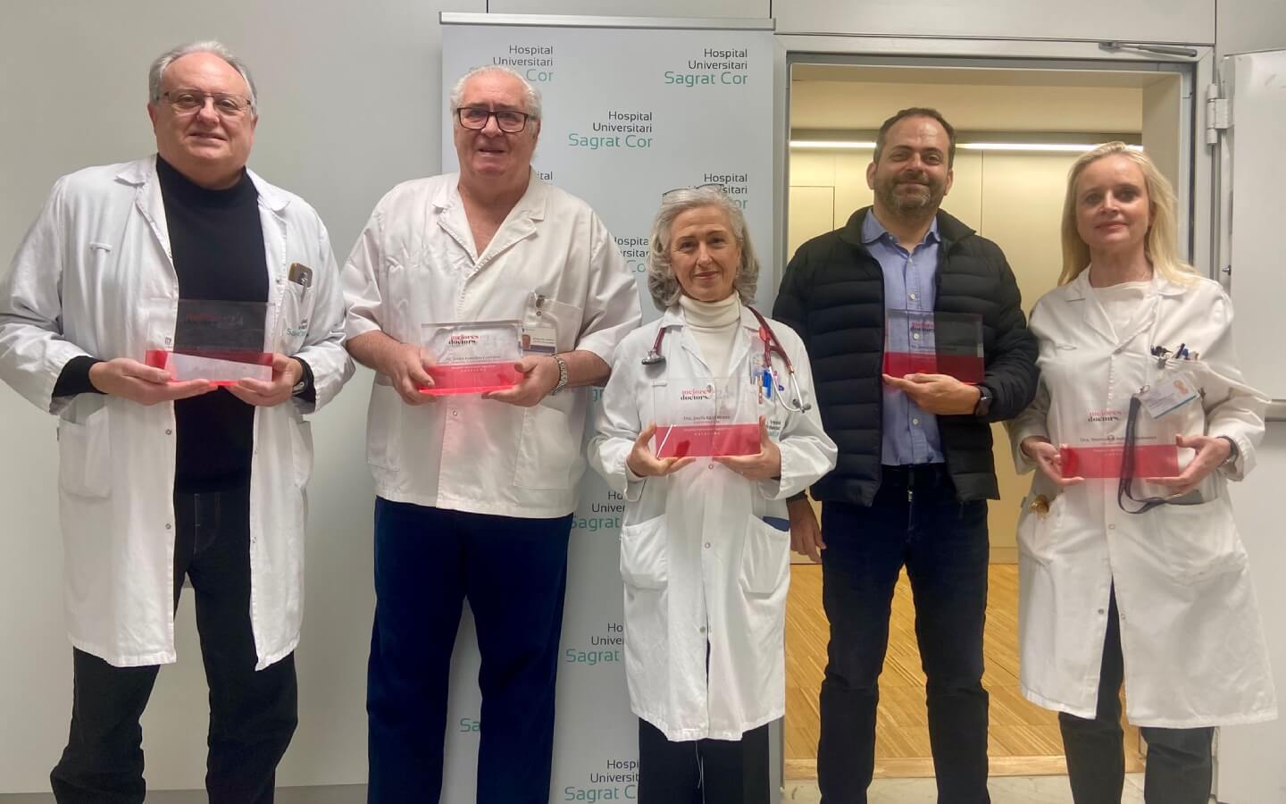 homenaje a los doctores reconocidos por los Premios MejoresDoctors 2024 HUSC